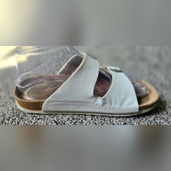 Cushionaire Womens 7M White 2 Strap Leather-Insole Sandals - Picture 8 of 11